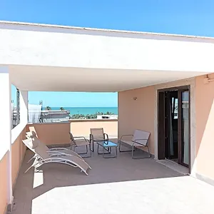 Riviera מלון
